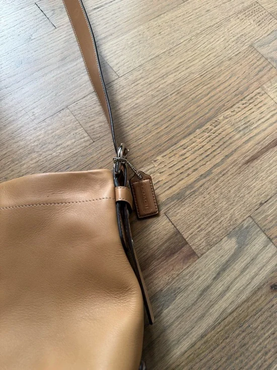 Coach Tan Leather Shoulder Bag with Dark Brown Tag - Picture 5 of 7